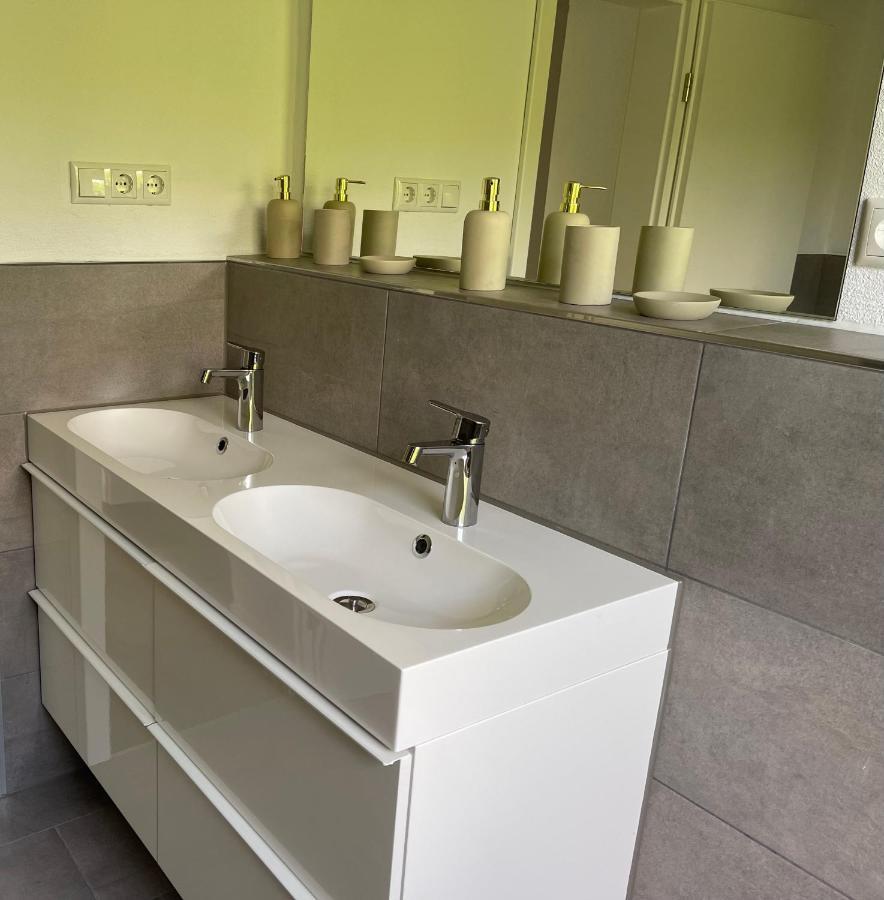 Bungalow In Ruhiger Siedlung Mit Stellplatz Landshut Eksteriør billede