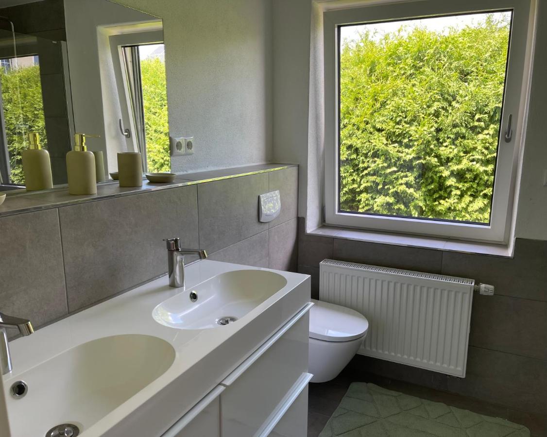 Bungalow In Ruhiger Siedlung Mit Stellplatz Landshut Eksteriør billede