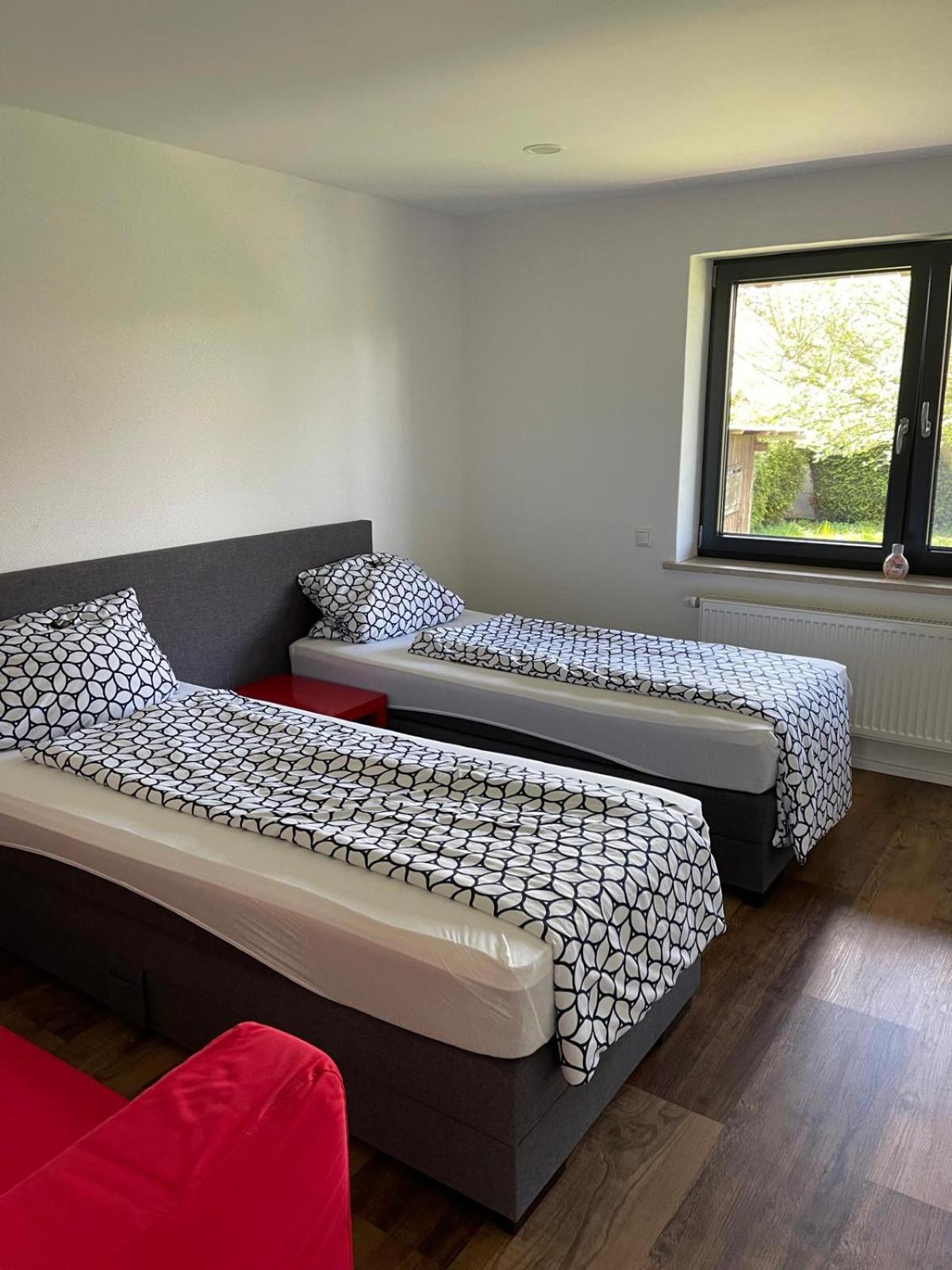 Bungalow In Ruhiger Siedlung Mit Stellplatz Landshut Eksteriør billede