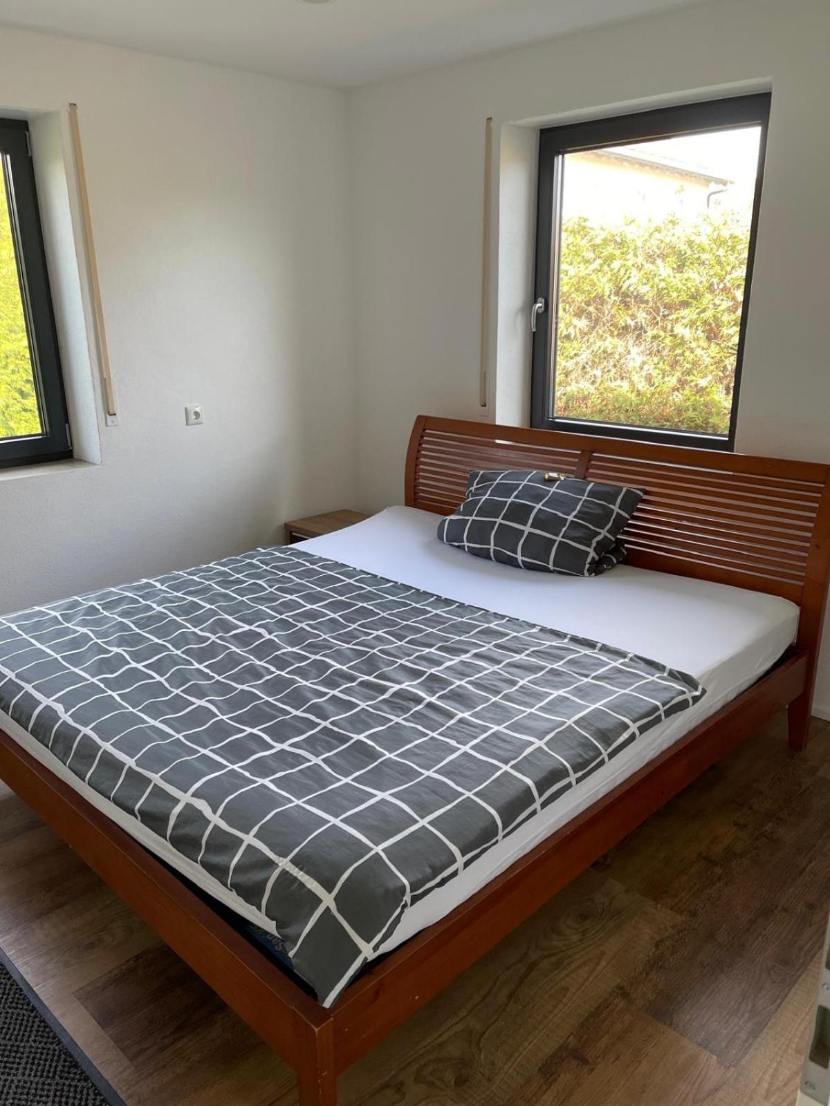 Bungalow In Ruhiger Siedlung Mit Stellplatz Landshut Eksteriør billede