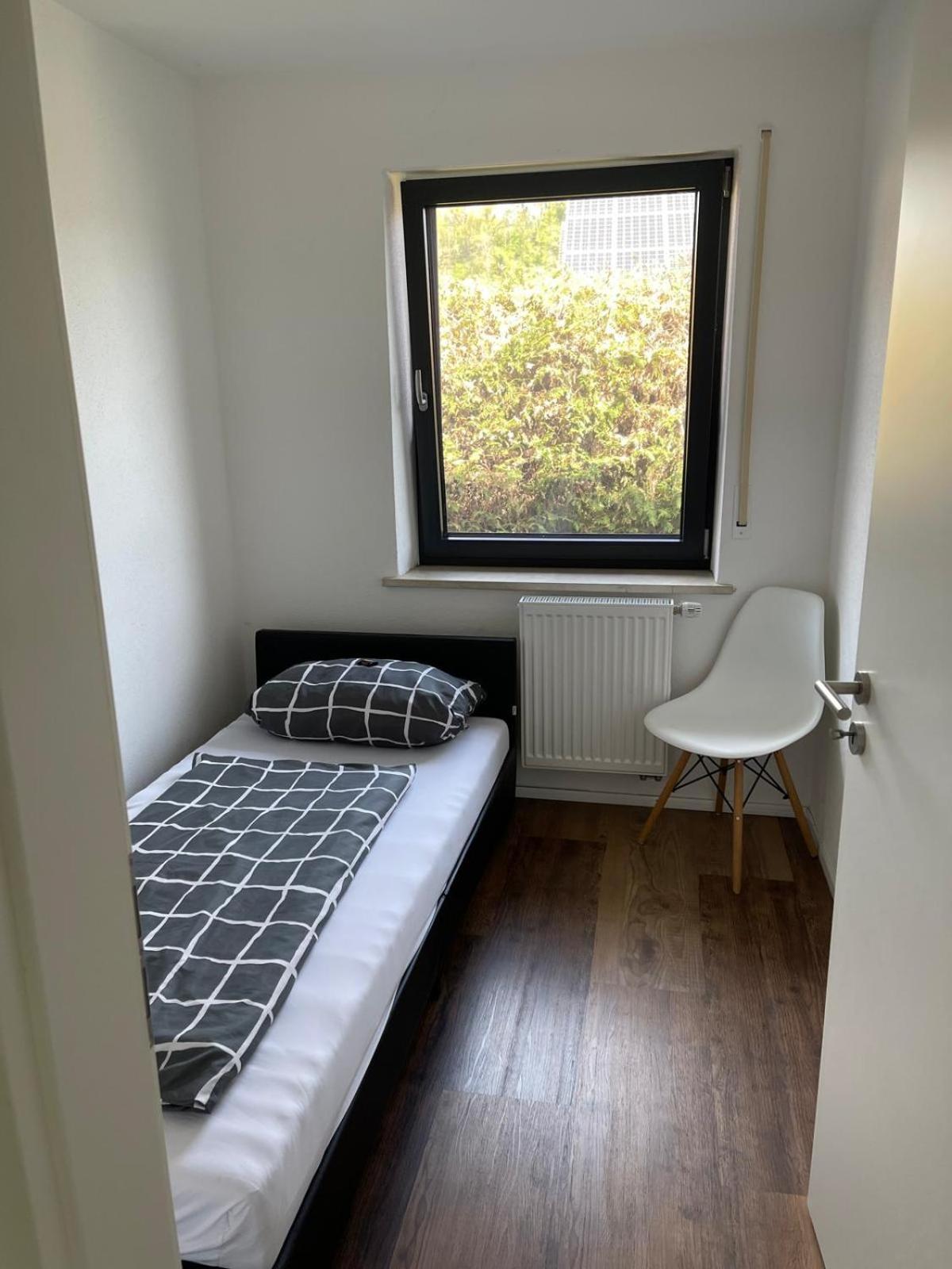 Bungalow In Ruhiger Siedlung Mit Stellplatz Landshut Eksteriør billede